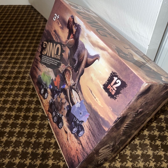 DINO RACING CAR WITH 8 DINOSAUR - Picture 2 of 3